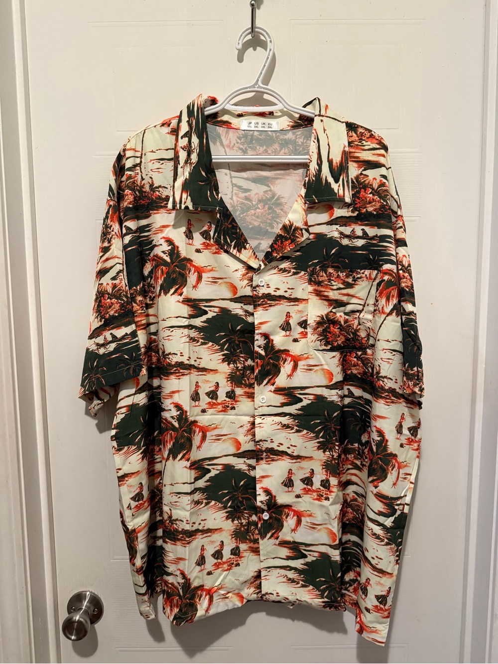 Vnt Style Japense Hawaiian button-down in a cream, brown and orange trop print.
